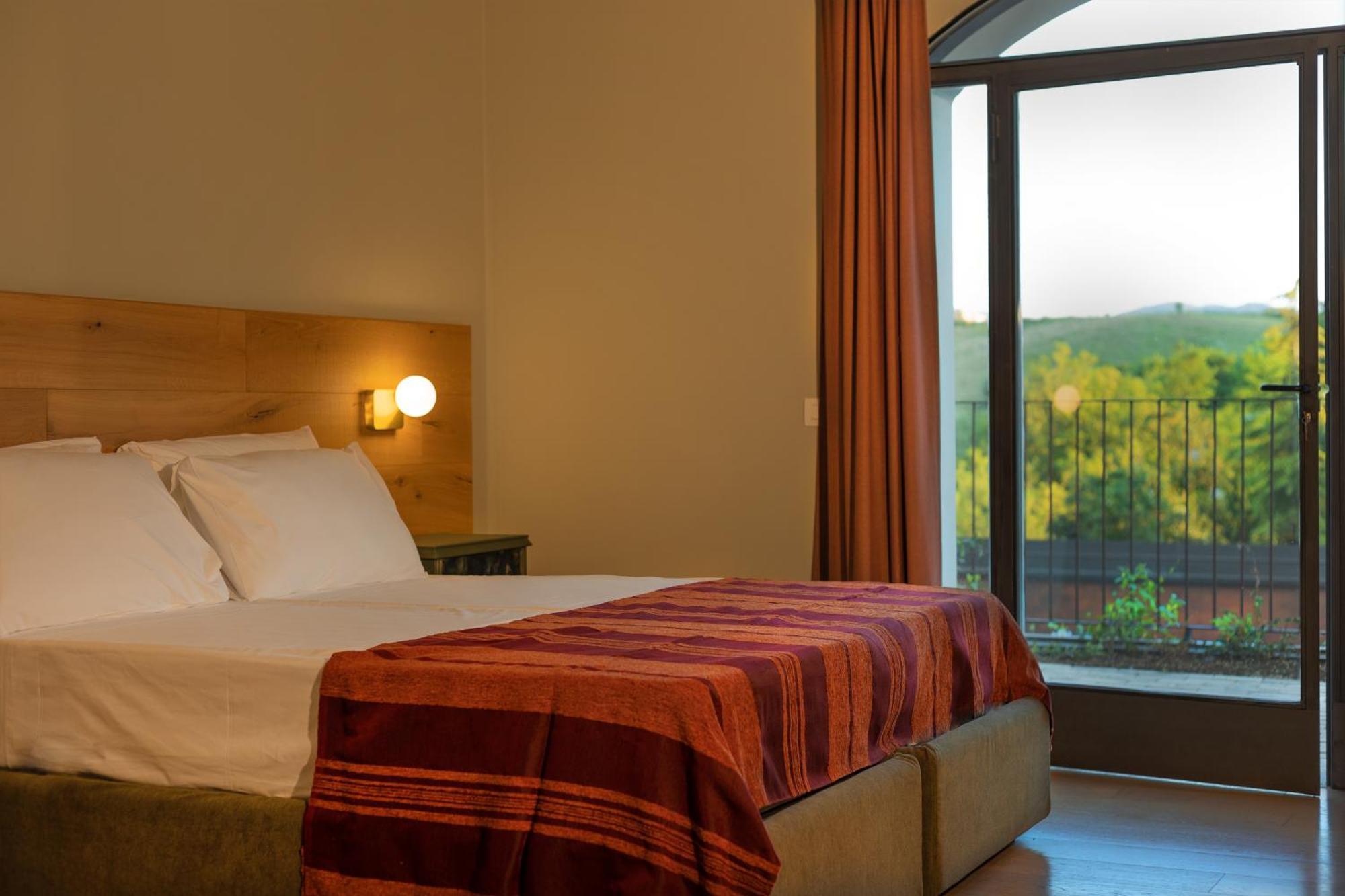 Luce Boutique Hotel Fortunago Luaran gambar
